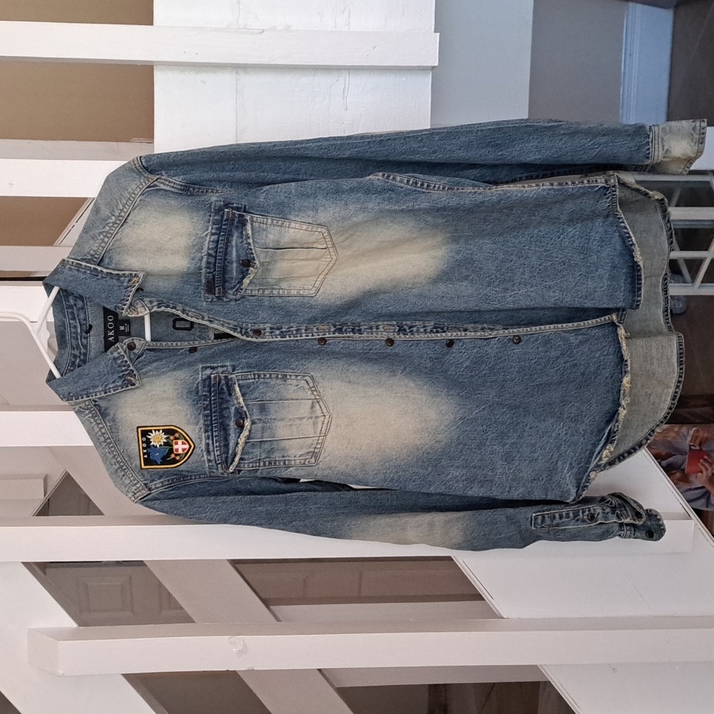 Mens Akoo Distressed Denim Shirt with Polar Bear Scene in Back EUC sz M